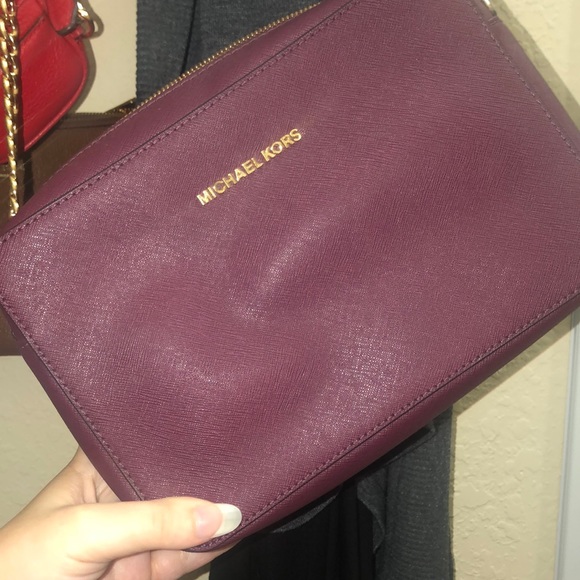 Authentic Michael Kors Crossbody - Picture 4 of 8